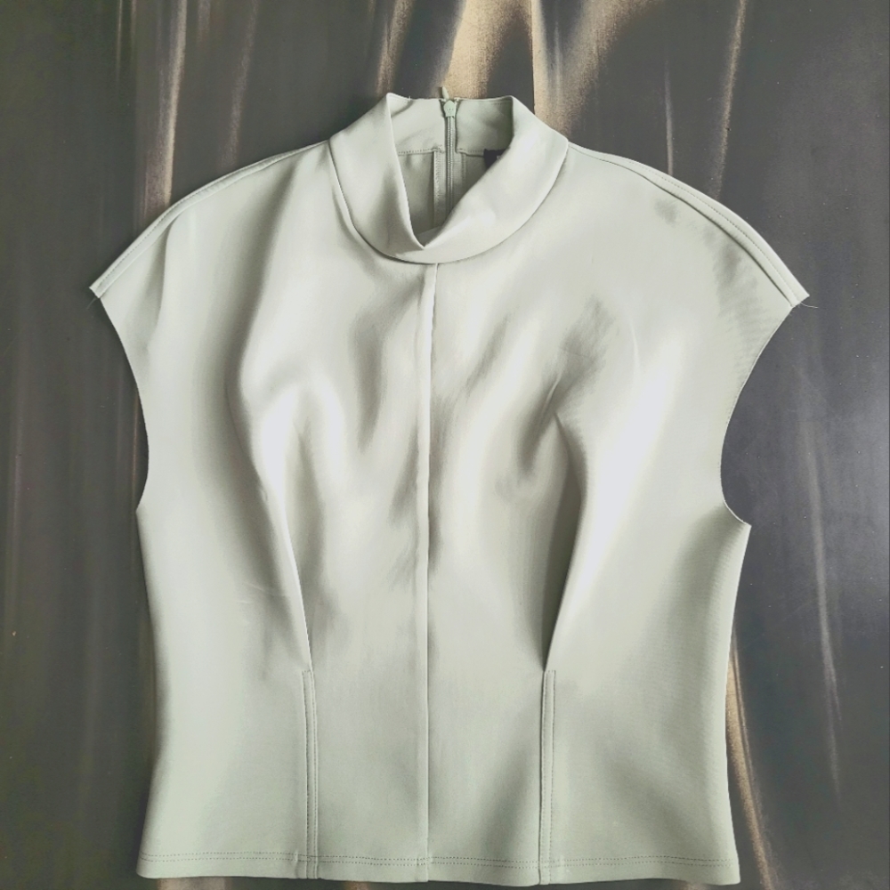EXPRESS Crop Top